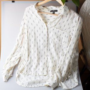 Velvet Heart Buttoned up patterned white blouse